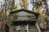 Hot Tub • Fire Pit • 3 Decks • Amazing Views • Underneath the Stars Big Bear