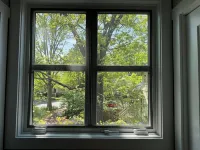 Lovely backyard cottage with easy access to metro, shops, dining!