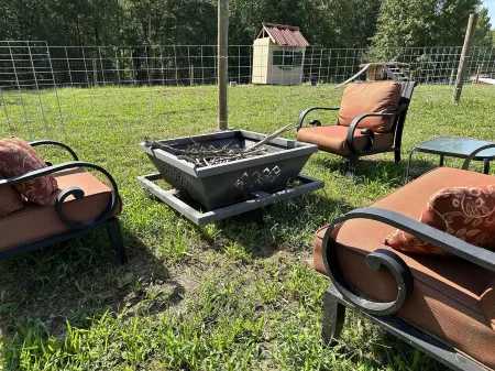 Luxe Farm-Stay w/ private animal sanctuary~10 min from city!