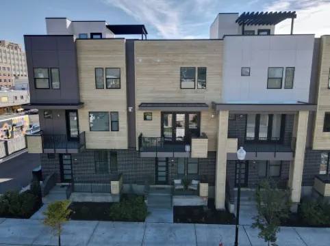 Downtown Modern 3-Bed Townhome with Bright, Upgraded Interiors & Books to read