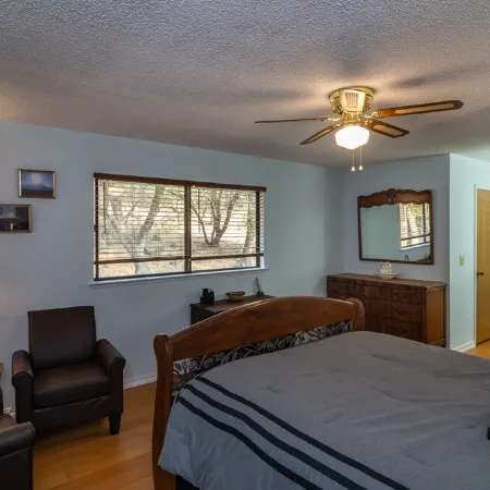 Visit Yosemite Stay at Valley Oak Vacations.Free EV Charging Station.