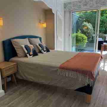 Appartement Centre Ville D'auray Avec Grande Terrasse et Jardin Privatif Rooms