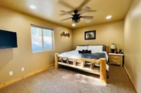 Large Cabin, In The Trees, Lots of Parking, adventure, and wildlife viewing