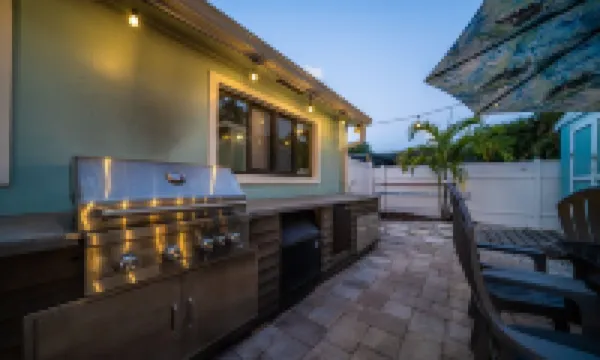 Dip n' Sip Oasis: Heated pool, close to the beach & Atlantic ave!