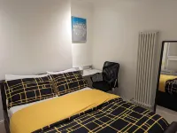 Fully-Equipped Flat in the City of London Hotels in Waltham Forest