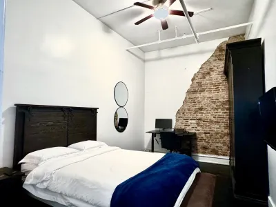 Spacious Downtown/OTR Penthouse in Historic District