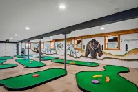 Barnhouse! Mini Golf, Slide, Theater, Arcade/Games, Pool/Hot Tub/Sauna, Home Gym
