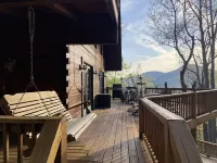 Charming Mountain View Cabin, Rumbling Bald, Lake Lure