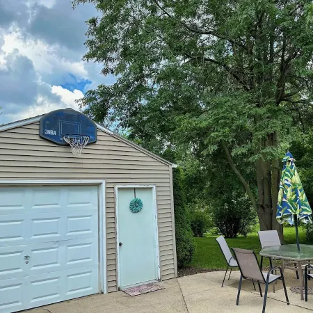 Charming house - minutes from downtown, walking distance to Ingersoll!
