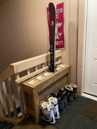 Stay and play, sleeps 6 with a beautiful view of Schweitzer Mountain