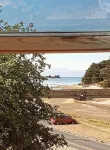 Warm, modern house 50m from the sea