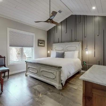 Stunning Luxury Rental steps from Main Street in Highlands NC