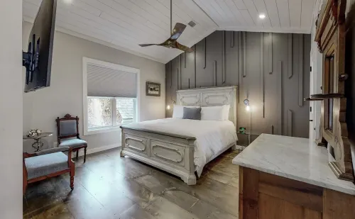Stunning Luxury Rental steps from Main Street in Highlands NC