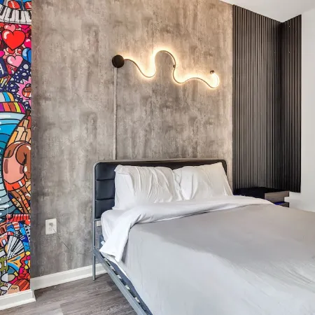 Stylish Vibrant Getaway w/Private Patio next to Bars & Food, 5 minutes from DC!