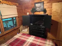 Cozy 2-bedroom, one bath cabin in amazing Blue Ridge with Wi Ac