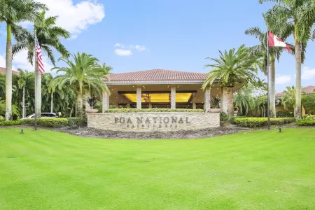 Elegant Golf Villa in the PGA National. Pool. Golf. Beach. Spa. Dog friendly.