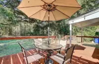 Chic Johns Island Cottage w/ King Bed+Smart TVs!