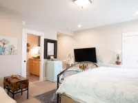 Tranquil Sugarland Retreat Close to Airport/Metro Hotels in Herndon