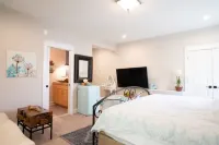 Tranquil Sugarland Retreat Close to Airport/Metro Hotels in Herndon