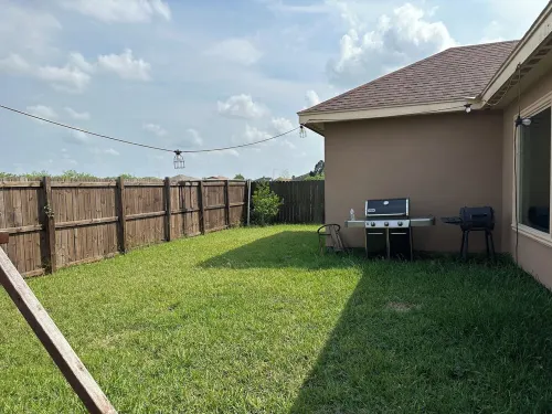 Family Escape Home w/playground 5 minutes from shopping centers & restaurants