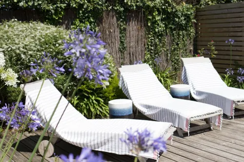 'LE PARADIS BLEU' house "feet in the water" and facing the typically Breton port Hotels in Plouescat
