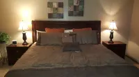 Sleeps 7- King Primary, Queen Loft, Full Size Bunk Beds + Twin, 2 Full Bathrooms