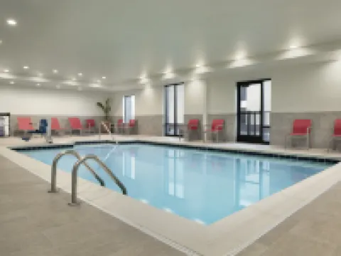 Hampton Inn & Suites St. Louis/Alton Hotels in Alton