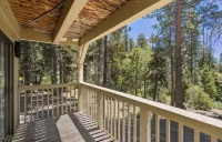 Attractive all-season townhome! Less than 10 min to Northstar, 3 min to beach!