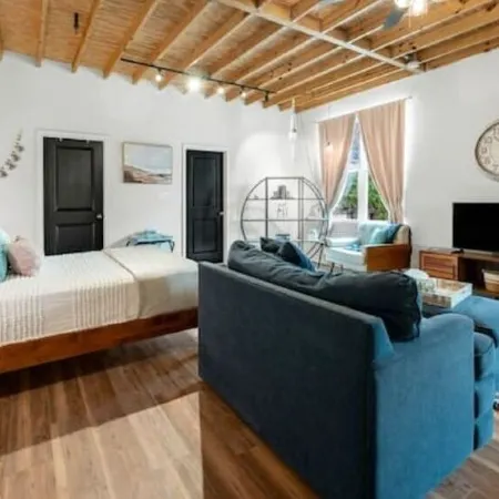 Charming & Spacious Hideaway by Downtown Bryan