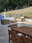 West Side 3BR/3BA - En suite layout, Pool&Hot Tub, nestled in oak covered hills!