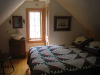 John Bruff Waterview Cottage - on Harbor and on Park - In Town St. Michaels! Hotels near Sophie's Poseys