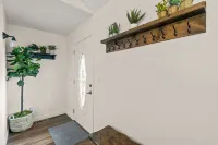Beautiful | Hot Tub | Pet Friendly | Fenced
