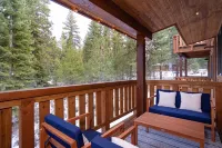 Stylish Luxury Townhouse - Walk to Downtown, A/C! Hotels in Truckee