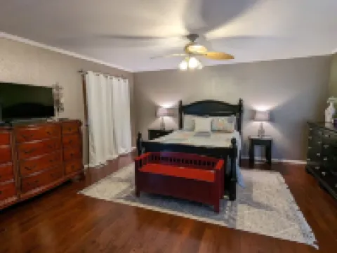 Great house for making memories! Two living areas, bar, and pool table Hotels in Alpine