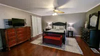 Great house for making memories! Two living areas, bar, and pool table