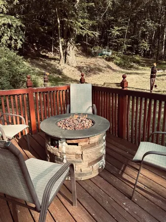 Cozy Home!  Close to the Ski Blue Mountain, the Poconos, and Jim Thorpe.