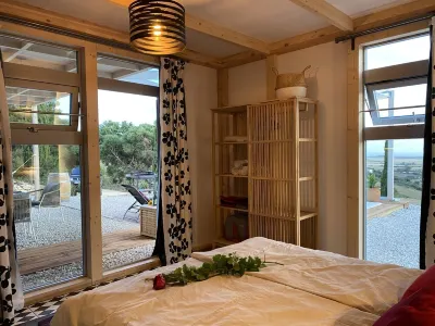 Lichtdurchflutete Villa mit Pool, Traumhafter Blick zum Meer