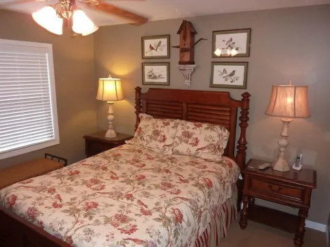 Affordable Luxury with Hot Tub, Fireplace, Central Air/Heat, Wifi in Highlands!