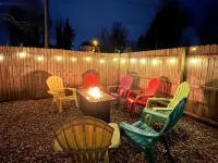 Haven at Hazel~Downtown Bungalow, cozy quarters for up to four, farmhouse chic. Hotele w: Demorest