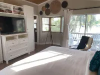 Bayfront View with Private Dock and Beach Access Riley's Retreat