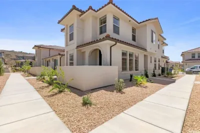 2 MASTER BEDROOMS! 4 Bed 4 Bath Townhome