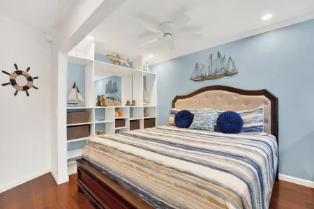 Savannah Beach & Racquet Club condo on North Beach 303B Отели в г. Тайби-Айленд