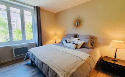 Spacious new apartment at the foot of the cathedral!