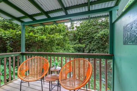 Hilo Hawaiian Beach Apartment Отели рядом с Аэропорт Хило