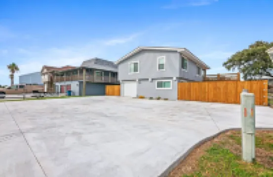 Waterfront Canal home! Private Pool, Hot Tub, Fishing, Dock your Boat!