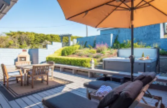 Waves End, by Vinifera Homes