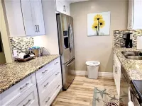 Steps from Beach, Gorgeous Sunset Views, Recently Renovated, 2BD/2BTH, Sleeps 4