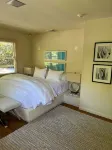 Charming Village home in the heart of Southampton Hôtels à proximité de : Cooper's Beach