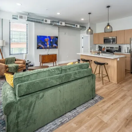 OTR, 1blk to TQL, Cali King Bed, Sleeps 4, Free Light Rail, 58in TVs, Wifi