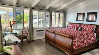 Quiet 3-bedroom house on 2.5 acres w/ocean and town views, 6 beds Hotels near Kimura Lauhala Shop